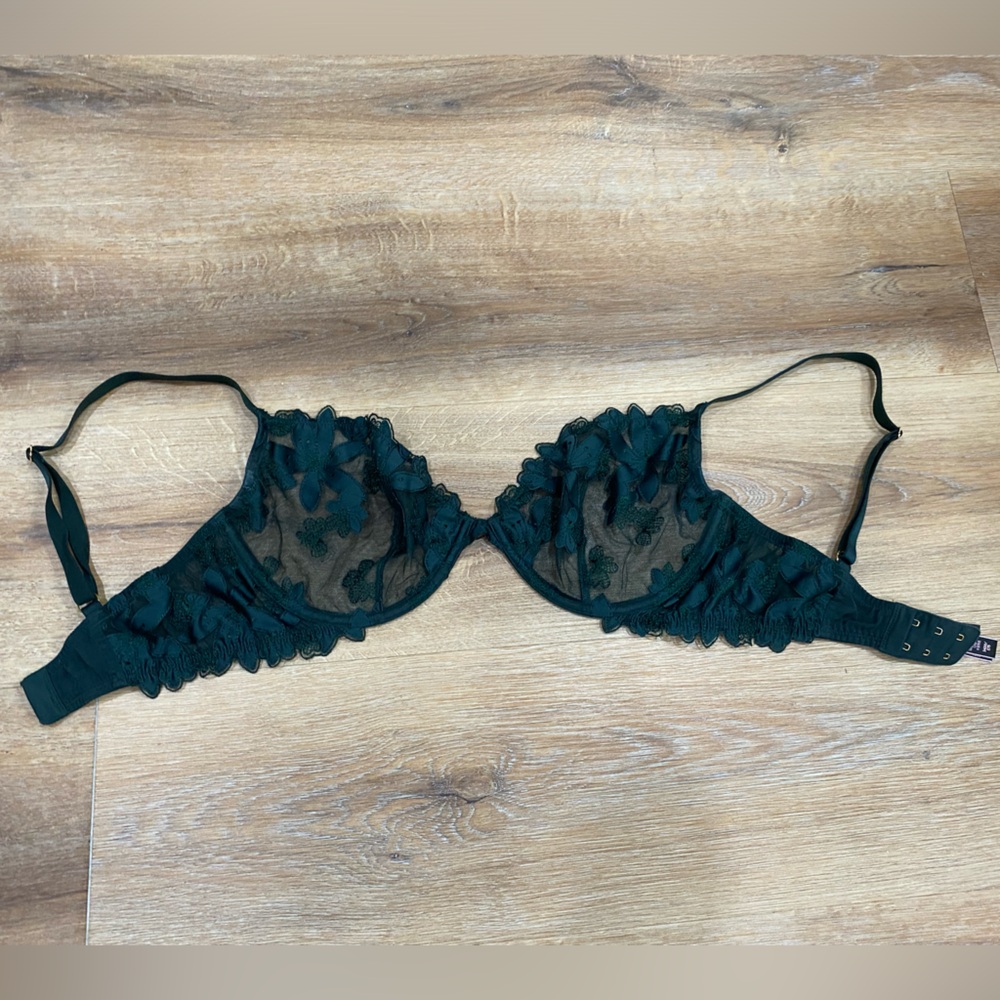 Victoria’s Secret low cut Demi bralette lace floral bra